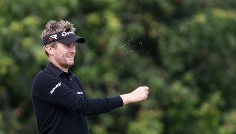 Britain's David Lynn checks the wind by tossing some grass on the 15th tee in third round play at the Honda Classic PGA golf tournament in P Britain's David Lynn checks the wind by tossing some grass on the 15th tee in third round play at the Honda Classic PGA golf tournament in P