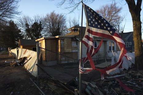 A torn U.S. flag flutters near a house destroyed by Superstorm Sandy at Staten Island in New York January 4, 2013. REUTERS/Eduardo Munoz A torn U.S. flag flutters near a house destroyed by Superstorm Sandy at Staten Island in New York January 4, 2013. REUTERS/Eduardo Munoz