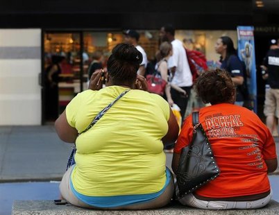 Women sit on a bench in New York's Times Square May 31, 2012. REUTERS/Brendan McDermid Women sit on a bench in New York's Times Square May 31, 2012. REUTERS/Brendan McDermid
