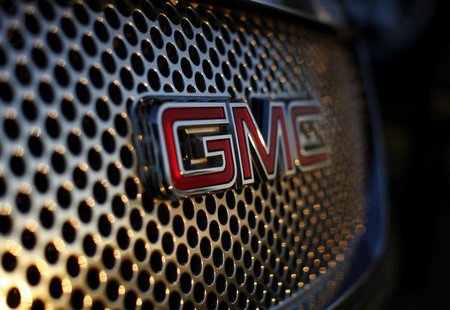 A General Motors logo is seen on a Denali vehicle for sale at the GM dealership in Carlsbad, California January 4, 2012. REUTERS/Mike Blake A General Motors logo is seen on a Denali vehicle for sale at the GM dealership in Carlsbad, California January 4, 2012. REUTERS/Mike Blake