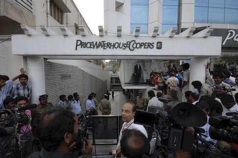 Media persons and policemen gather outside the office of PricewaterhouseCoopers (PWC), the auditors of Satyam Computers Services, in the sou Media persons and policemen gather outside the office of PricewaterhouseCoopers (PWC), the auditors of Satyam Computers Services, in the sou