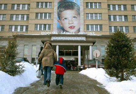 A mother and child walk into Sainte-Justine Hospital in Montreal January 22, 2004. REUTERS/Shaun Best A mother and child walk into Sainte-Justine Hospital in Montreal January 22, 2004. REUTERS/Shaun Best