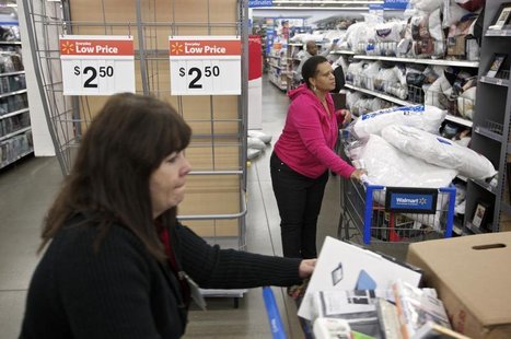 Shoppers make their way past an endcap that once held discounted pillows at a Walmart Store in Chicago, November 23, 2012. REUTERS/John Gres Shoppers make their way past an endcap that once held discounted pillows at a Walmart Store in Chicago, November 23, 2012. REUTERS/John Gres