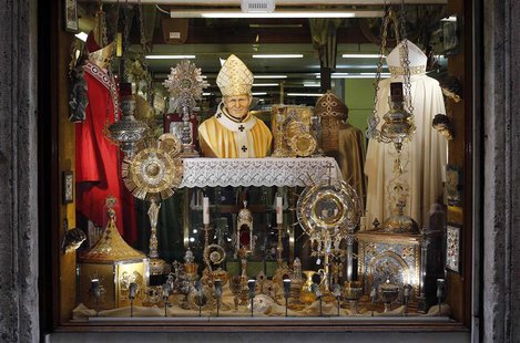 A Pope John Paul II statue is displayed in a tailor shop window in Rome March 8, 2013. REUTERS/Alessandro Bianchi A Pope John Paul II statue is displayed in a tailor shop window in Rome March 8, 2013. REUTERS/Alessandro Bianchi