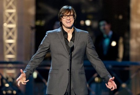 Comedian Jim Carrey speaks before presenting an award during the second annual 2012 Comedy Awards in New York City April 28, 2012. REUTERS/S Comedian Jim Carrey speaks before presenting an award during the second annual 2012 Comedy Awards in New York City April 28, 2012. REUTERS/S