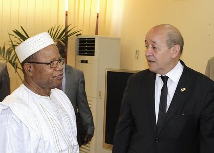 France's Defence Minister Jean-Yves Le Drian (R) meets with Mali's Prime Minister Diango Cissoko in Bamako March 8, 2013. REUTERS/Adama Diar France's Defence Minister Jean-Yves Le Drian (R) meets with Mali's Prime Minister Diango Cissoko in Bamako March 8, 2013. REUTERS/Adama Diar