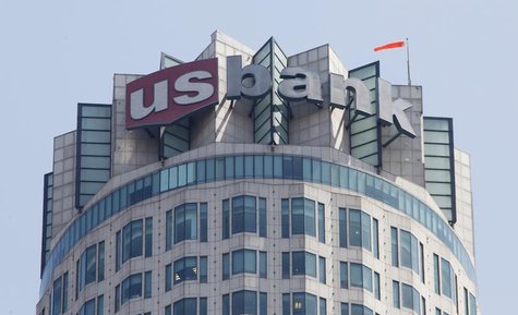 The logo of US Bank is seen atop the US Bank Tower in downtown Los Angeles July 17,2012. REUTERS/Fred Prouser The logo of US Bank is seen atop the US Bank Tower in downtown Los Angeles July 17,2012. REUTERS/Fred Prouser