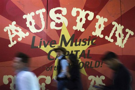 Visitors walk past a sign on Sixth Street in Austin, Texas in this November 17, 2012, file photo. REUTERS/Adrees Latif/Files Visitors walk past a sign on Sixth Street in Austin, Texas in this November 17, 2012, file photo. REUTERS/Adrees Latif/Files