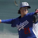 Los Angeles Dodgers pitcher Zack Greinke throws a bullpen session during MLB Cactus League spring training at the team's facility in Glendal Los Angeles Dodgers pitcher Zack Greinke throws a bullpen session during MLB Cactus League spring training at the team's facility in Glendal