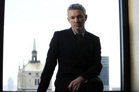 Oscar-nominated director Baz Luhrmann poses for a portrait in New York, November 11, 2008. REUTERS/Keith Bedford Oscar-nominated director Baz Luhrmann poses for a portrait in New York, November 11, 2008. REUTERS/Keith Bedford