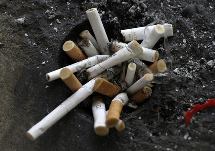 Cigarette butts in an ashtray in Los Angeles, California, May 31, 2012. REUTERS/Jonathan Alcorn Cigarette butts in an ashtray in Los Angeles, California, May 31, 2012. REUTERS/Jonathan Alcorn