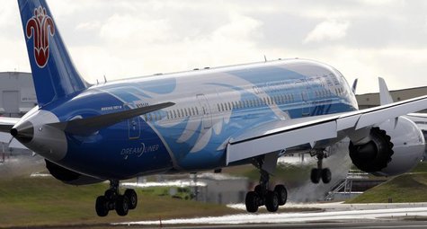 The Boeing 787 lands in Everett, Washington travelling with crew only from Fort Worth, Texas February 7, 2013. REUTERS/Kevin P. Casey The Boeing 787 lands in Everett, Washington travelling with crew only from Fort Worth, Texas February 7, 2013. REUTERS/Kevin P. Casey