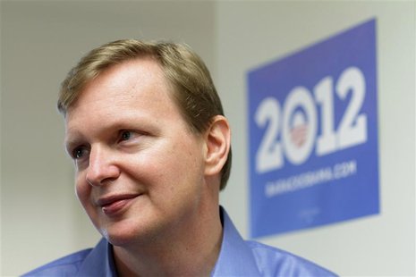 Campaign manager Jim Messina speaks with the media at President Barack Obama's new campaign headquarters in Chicago May 12, 2011. REUTERS/Jo Campaign manager Jim Messina speaks with the media at President Barack Obama's new campaign headquarters in Chicago May 12, 2011. REUTERS/Jo