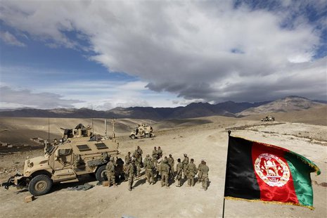 U.S. LT. David Kearns of 2nd Platoon C Company 9th Engineer Battalion COP Dash Towp conducts a platoon briefing before going for an overall U.S. LT. David Kearns of 2nd Platoon C Company 9th Engineer Battalion COP Dash Towp conducts a platoon briefing before going for an overall