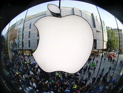 Customers gather outside an Apple store before the release of iPhone 5 in Munich early September 21, 2012. REUTERS/Michael Dalder Customers gather outside an Apple store before the release of iPhone 5 in Munich early September 21, 2012. REUTERS/Michael Dalder