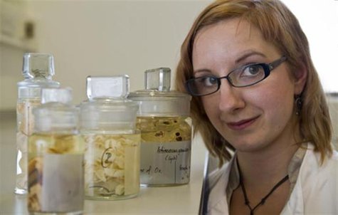 Researcher Magdalena Zarowiecki with tapeworm samples at the Wellcome Trust Sanger Institute in Cambridge. REUTERS/Wellcome Trust Sanger Ins Researcher Magdalena Zarowiecki with tapeworm samples at the Wellcome Trust Sanger Institute in Cambridge. REUTERS/Wellcome Trust Sanger Ins