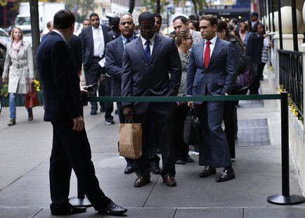 Job seekers stand in line to meet with prospective employers at a career fair in New York City, October 24, 2012. REUTERS/Mike Segar Job seekers stand in line to meet with prospective employers at a career fair in New York City, October 24, 2012. REUTERS/Mike Segar