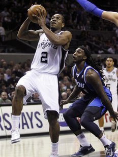 San Antonio Spurs Kawhi Leonard (L) beats Dallas Maverick Jae Crowder during the first half of their NBA basketball game in San Antonio, Tex San Antonio Spurs Kawhi Leonard (L) beats Dallas Maverick Jae Crowder during the first half of their NBA basketball game in San Antonio, Tex