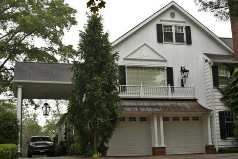A view of the home of former JP Morgan chief investment officer Ina Drew in Short Hills, New Jersey, May 14, 2012. REUTERS/Eduardo Munoz A view of the home of former JP Morgan chief investment officer Ina Drew in Short Hills, New Jersey, May 14, 2012. REUTERS/Eduardo Munoz
