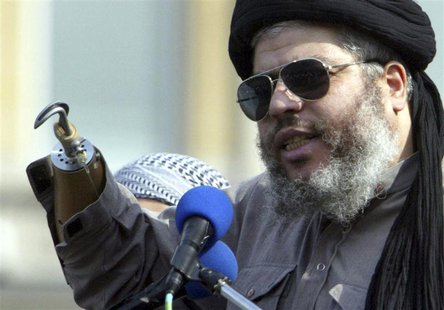 Muslim cleric, Abu Hamza al-Masri, is seen addressing the sixth annual rally for Islam in Trafalgar Square, London in this August 25, 2002 f Muslim cleric, Abu Hamza al-Masri, is seen addressing the sixth annual rally for Islam in Trafalgar Square, London in this August 25, 2002 f