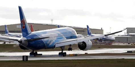 The Boeing 787 lands in Everett, Washington travelling with crew only from Fort Worth, Texas February 7, 2013. REUTERS/Kevin P. Casey The Boeing 787 lands in Everett, Washington travelling with crew only from Fort Worth, Texas February 7, 2013. REUTERS/Kevin P. Casey