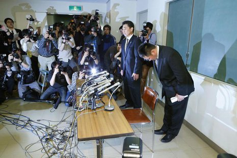 Japanese women's Judo coach Ryuji Sonoda (R) bows at a news conference in Tokyo, in this photo taken by Kyodo January 31, 2013. REUTERS/Kyod Japanese women's Judo coach Ryuji Sonoda (R) bows at a news conference in Tokyo, in this photo taken by Kyodo January 31, 2013. REUTERS/Kyod
