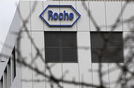 The logo of the Swiss drugmaker Roche is seen on a factory in Burgdorf near Bern November 17, 2010. REUTERS/Pascal Lauener The logo of the Swiss drugmaker Roche is seen on a factory in Burgdorf near Bern November 17, 2010. REUTERS/Pascal Lauener