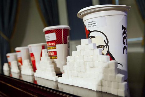 A 64-ounce drink is displayed alongside other soft drink cup sizes at a news conference at City Hall in New York, May 31, 2012. REUTERS/Andr A 64-ounce drink is displayed alongside other soft drink cup sizes at a news conference at City Hall in New York, May 31, 2012. REUTERS/Andr