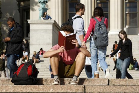 A student reads on the campus of Columbia University in New York, October 5, 2009. REUTERS/Mike Segar (UNITED STATES) - RTXPCFN A student reads on the campus of Columbia University in New York, October 5, 2009. REUTERS/Mike Segar (UNITED STATES) - RTXPCFN