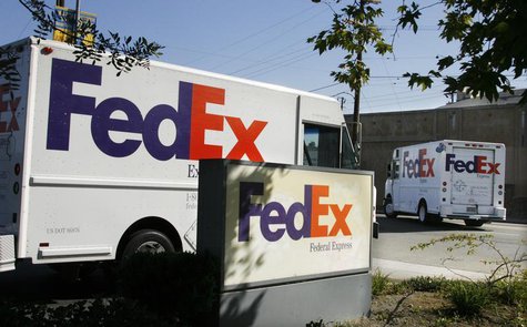 Federal Express trucks head out for deliveries from a FedEx station in Los Angeles, California June 18, 2008. REUTERS/Fred Prouser Federal Express trucks head out for deliveries from a FedEx station in Los Angeles, California June 18, 2008. REUTERS/Fred Prouser