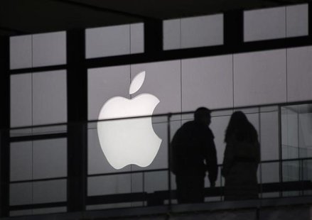 People walk past the Apple logo near an Apple Store at a shopping area in central Beijing February 19, 2013. REUTERS/Petar Kujundzic People walk past the Apple logo near an Apple Store at a shopping area in central Beijing February 19, 2013. REUTERS/Petar Kujundzic