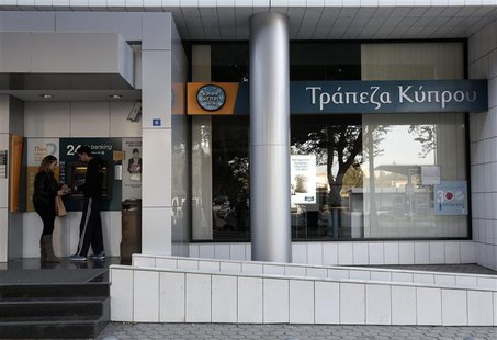 People make transactions at an ATM outside a branch of Bank of Cyprus in Nicosia March 20, 2013. REUTERS/Yorgos Karahalis People make transactions at an ATM outside a branch of Bank of Cyprus in Nicosia March 20, 2013. REUTERS/Yorgos Karahalis