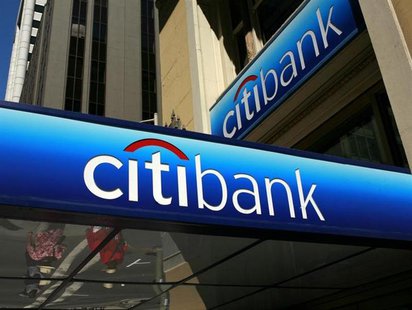 People walk beneath a Citibank branch logo in the financial district of San Francisco, California July 17, 2009. REUTERS/Robert Galbraith People walk beneath a Citibank branch logo in the financial district of San Francisco, California July 17, 2009. REUTERS/Robert Galbraith