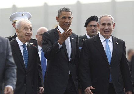 U.S. President Barack Obama (C) participates in a farewell ceremony with Israeli Prime Minister Benjamin Netanyahu (R) and President Shimon U.S. President Barack Obama (C) participates in a farewell ceremony with Israeli Prime Minister Benjamin Netanyahu (R) and President Shimon