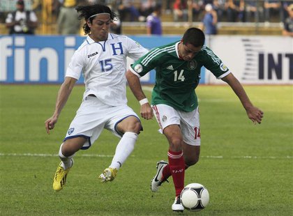 Mexico's Javier Hernandez (R) controls the ball past Honduras' Roger Espinoza during their 2014 World Cup qualifying soccer match at Olimpic Mexico's Javier Hernandez (R) controls the ball past Honduras' Roger Espinoza during their 2014 World Cup qualifying soccer match at Olimpic
