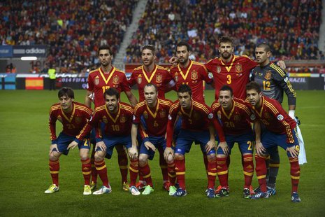 Spain national soccer team players (top row, L-R) Alvaro Arbeloa, Sergio Ramos, Sergio Busquets, Gerard Pique, Victor Valdes, (bottom row, L Spain national soccer team players (top row, L-R) Alvaro Arbeloa, Sergio Ramos, Sergio Busquets, Gerard Pique, Victor Valdes, (bottom row, L