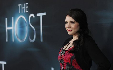 Author and producer Stephenie Meyer poses at the premiere of "The Host" in Hollywood, California March 19, 2013. REUTERS/Mario Anzuoni Author and producer Stephenie Meyer poses at the premiere of "The Host" in Hollywood, California March 19, 2013. REUTERS/Mario Anzuoni