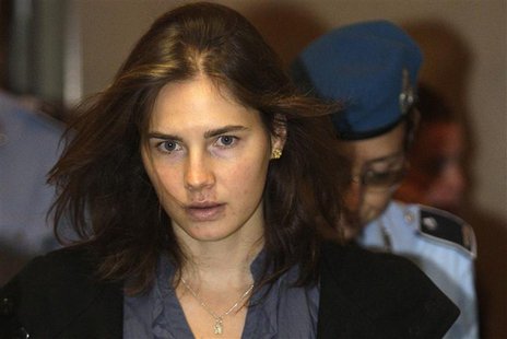 Amanda Knox (L), the U.S. student convicted of murdering her British flatmate Meredith Kercher in Italy in November 2007, arrives at the cou Amanda Knox (L), the U.S. student convicted of murdering her British flatmate Meredith Kercher in Italy in November 2007, arrives at the cou