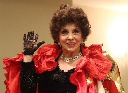 Italian actress Gina Lollobrigida poses during a photocall before attending the traditional Opera Ball in Vienna February 7, 2013. REUTERS/H Italian actress Gina Lollobrigida poses during a photocall before attending the traditional Opera Ball in Vienna February 7, 2013. REUTERS/H