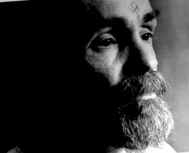 - PHOTO TAKEN 25AUG1989 - Charles Manson talks during an interview August 25, 1989. - RTXNIG9 - PHOTO TAKEN 25AUG1989 - Charles Manson talks during an interview August 25, 1989. - RTXNIG9