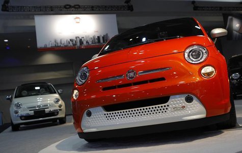 A pair of 2013 Fiat 500's are seen at the Washington Auto show February 6, 2013. REUTERS/Gary Cameron A pair of 2013 Fiat 500's are seen at the Washington Auto show February 6, 2013. REUTERS/Gary Cameron
