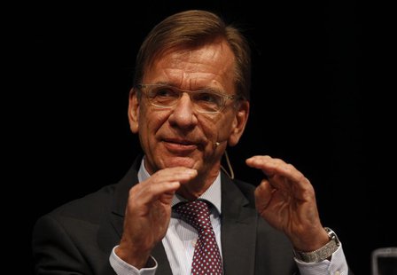 CEO of Volvo Cars Hakan Samuelsson speaks during the 'International CAR Symposium' in Bochum January 29, 2013. REUTERS/Ina Fassbender CEO of Volvo Cars Hakan Samuelsson speaks during the 'International CAR Symposium' in Bochum January 29, 2013. REUTERS/Ina Fassbender