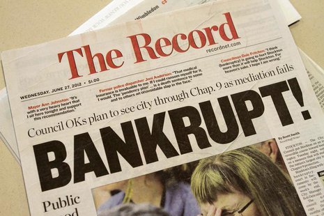 A local newspaper headline announces bankruptcy in Stockton, California June 27, 2012. REUTERS/Kevin Bartram A local newspaper headline announces bankruptcy in Stockton, California June 27, 2012. REUTERS/Kevin Bartram