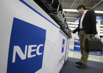 A man looks at NEC Corp's computer displayed at an electronics store in Tokyo October 24, 2012. REUTERS/Yuriko Nakao A man looks at NEC Corp's computer displayed at an electronics store in Tokyo October 24, 2012. REUTERS/Yuriko Nakao
