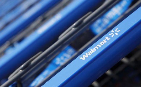Shopping carts are seen outside a new Walmart Express store in Chicago July 26, 2011. REUTERS/John Gress Shopping carts are seen outside a new Walmart Express store in Chicago July 26, 2011. REUTERS/John Gress