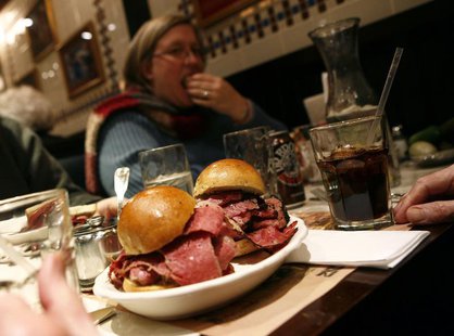A sandwich is seen on a plate at the Second Avenue Deli in New York December 17, 2007. REUTERS/Shannon Stapleton A sandwich is seen on a plate at the Second Avenue Deli in New York December 17, 2007. REUTERS/Shannon Stapleton
