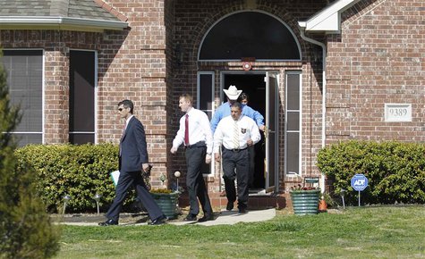 Investigators exit the home of Kaufman County District Attorney Mike McLelland near Forney, Texas April 1, 2013. REUTERS/Tim Sharp Investigators exit the home of Kaufman County District Attorney Mike McLelland near Forney, Texas April 1, 2013. REUTERS/Tim Sharp