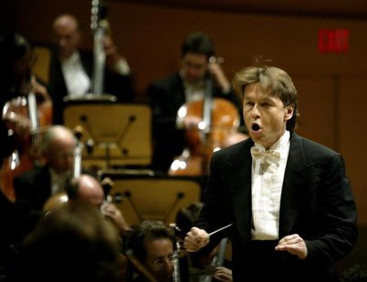 Los Angeles Philharmonic conductor Esa-Pekka Salonen of Finland performs on the opening night of the $274 million Walt Disney Concert Hall i Los Angeles Philharmonic conductor Esa-Pekka Salonen of Finland performs on the opening night of the $274 million Walt Disney Concert Hall i