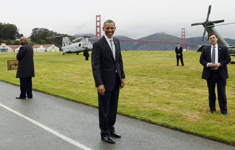 U.S. President Barack Obama (C) smiles as he prepares to board Marine One to a Democratic fund raiser in San Francisco April 4, 2013. REUTER U.S. President Barack Obama (C) smiles as he prepares to board Marine One to a Democratic fund raiser in San Francisco April 4, 2013. REUTER
