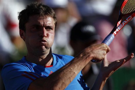 France's Gilles Simon plays a return to Argentina's Juan Monaco during his Davis Cup quarter-final tennis match in Buenos Aires April 5, 201 France's Gilles Simon plays a return to Argentina's Juan Monaco during his Davis Cup quarter-final tennis match in Buenos Aires April 5, 201